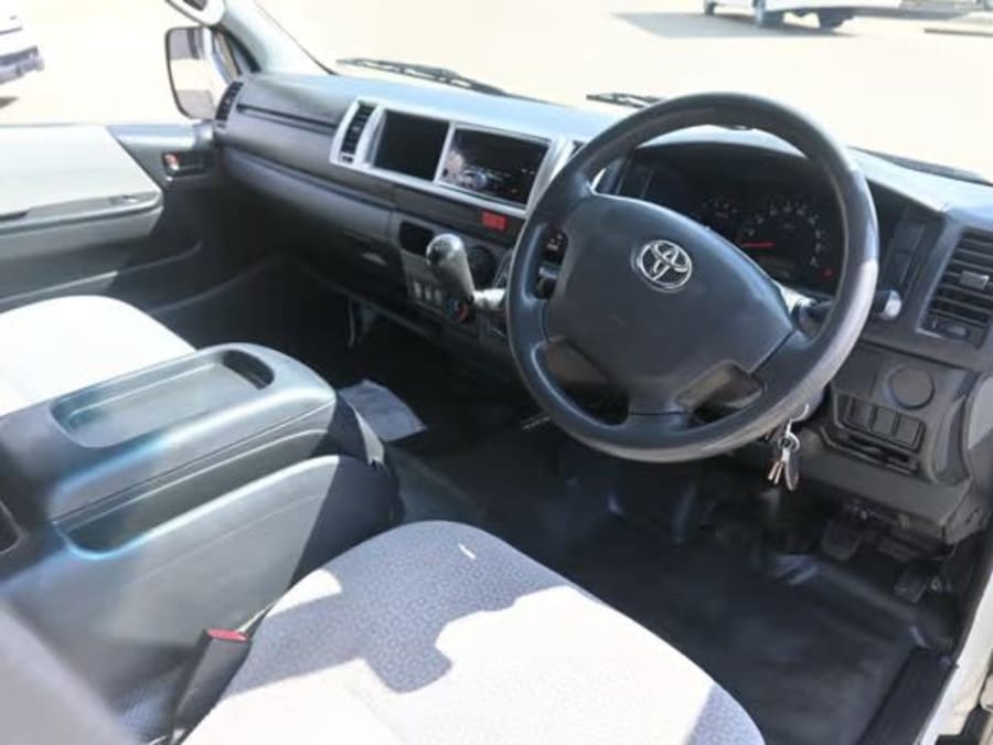 2015 Toyota Quantum 2.5 D-4D 14-seat — photo 4