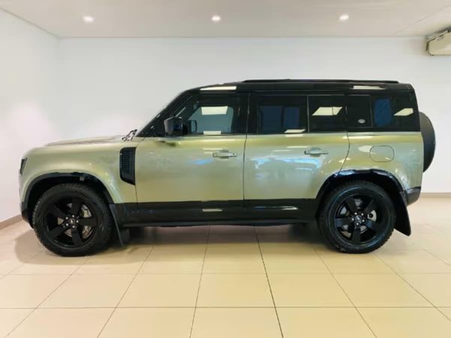 2021 Land Rover Defender 110 D300 HSE X-Dynamic — photo 3