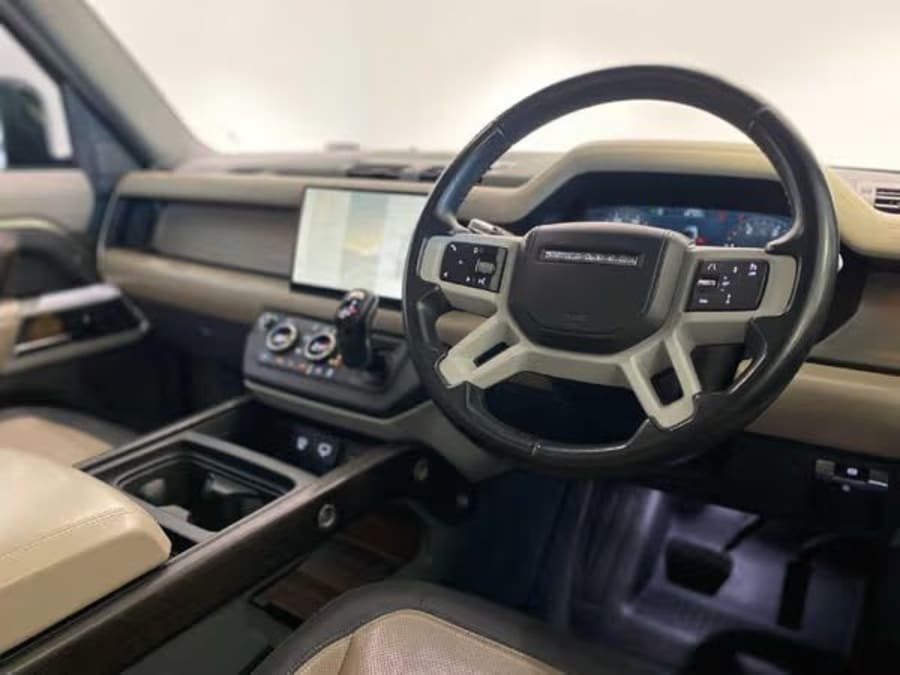 2021 Land Rover Defender 110 D300 HSE X-Dynamic — photo 6