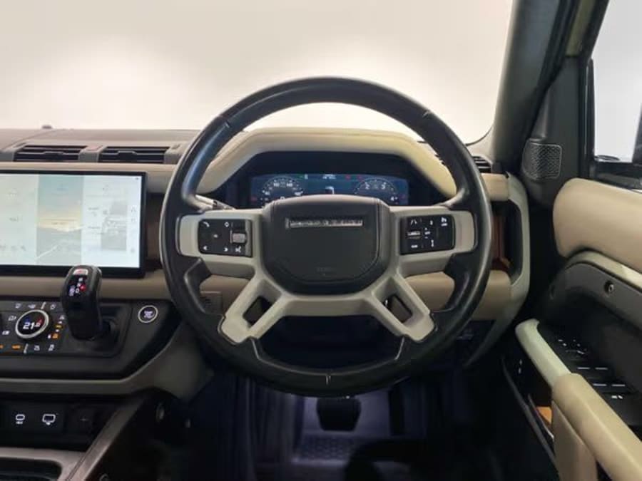 2021 Land Rover Defender 110 D300 HSE X-Dynamic — photo 7