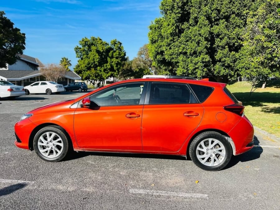 2016 TOYOTA AURIS Xs — photo 5