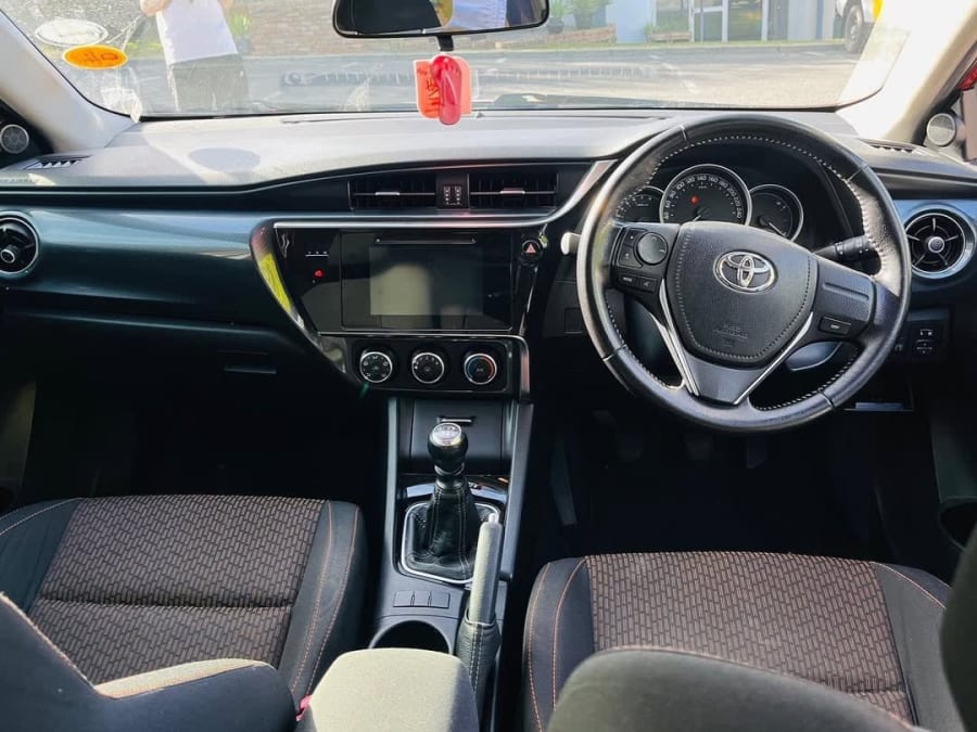 2016 TOYOTA AURIS Xs — photo 8