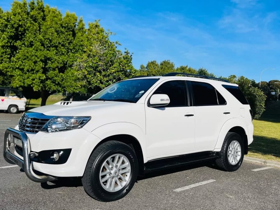 2014 TOYOTA FORTUNER 3.0 D4D — photo 3