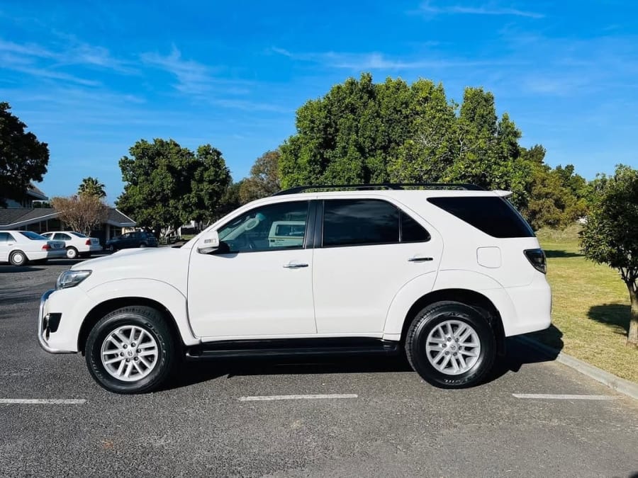 2014 TOYOTA FORTUNER 3.0 D4D — photo 4