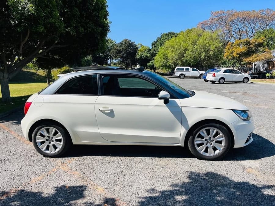 2011 AUDI A1 1.6 TDI AMBITION 3DR — photo 4