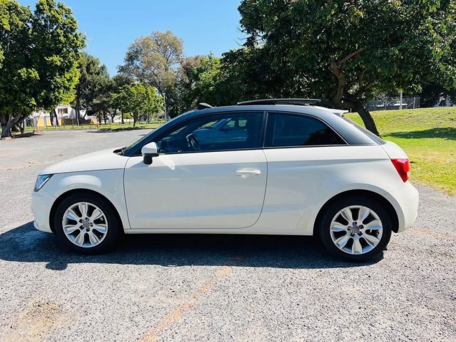 2011 AUDI A1 1.6 TDI AMBITION 3DR — photo 5