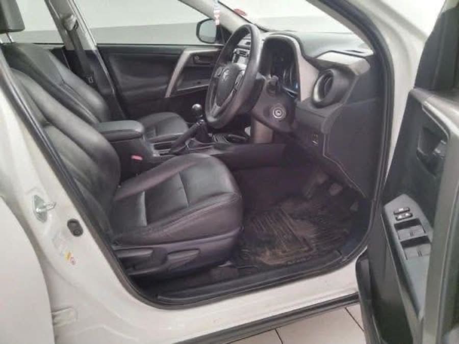 2017 Toyota RAV4 2.0 Manual — photo 4
