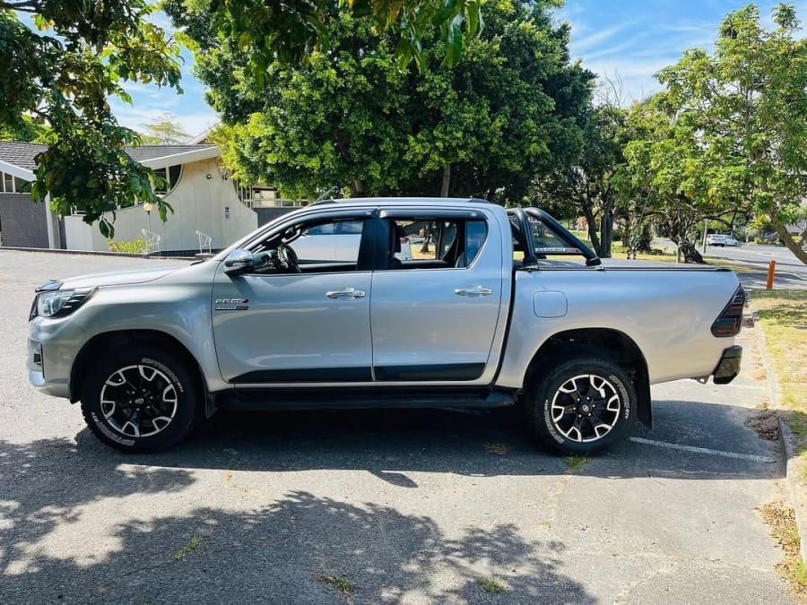 2019 TOYOTA HILUX 2.8 GD6 LEGEND50 — photo 4