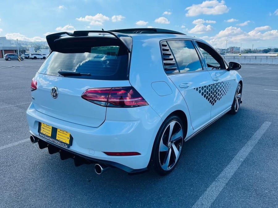 2017 VW GOLF 7.5 2.0 GTI DSG — photo 5