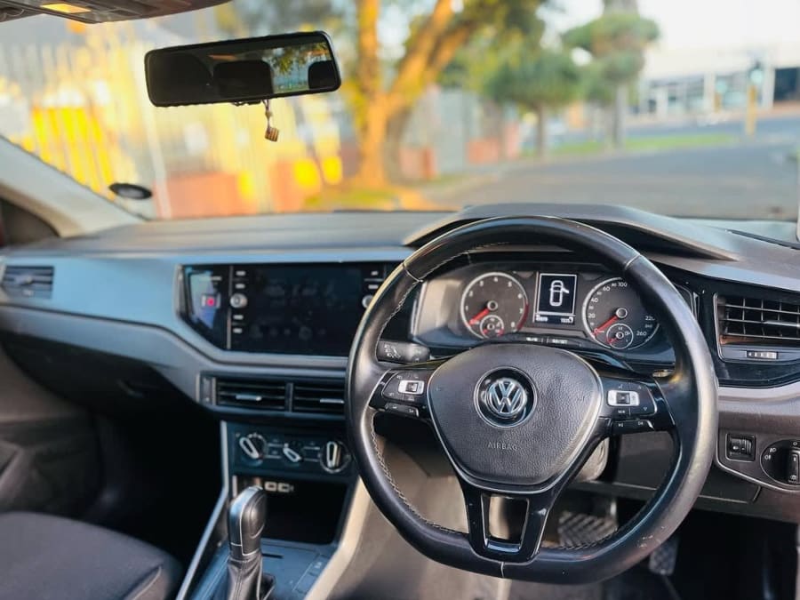 2019 VW POLO 1.0 TSI COMFORTLINE RLINE DSG — photo 10