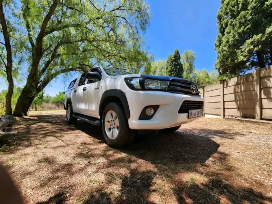 2018 TOYOTA HILUX 2.4GD-6 SR 4x4 — photo 1