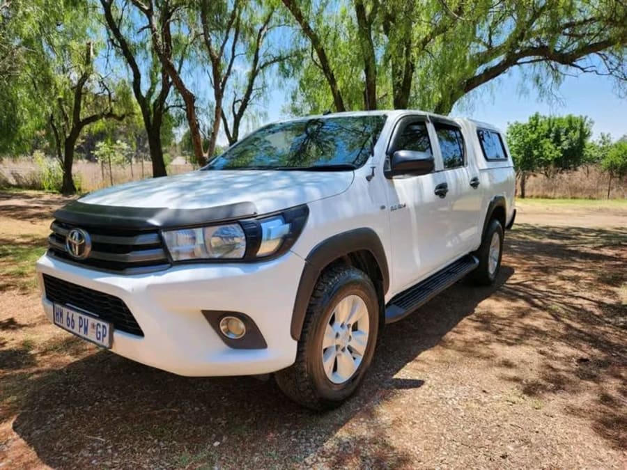 2018 TOYOTA HILUX 2.4GD-6 SR 4x4 — photo 2