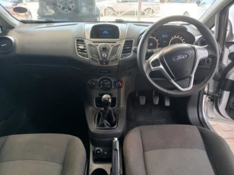 2013 Ford Fiesta 5-door 1.4 Ambiente — photo 5