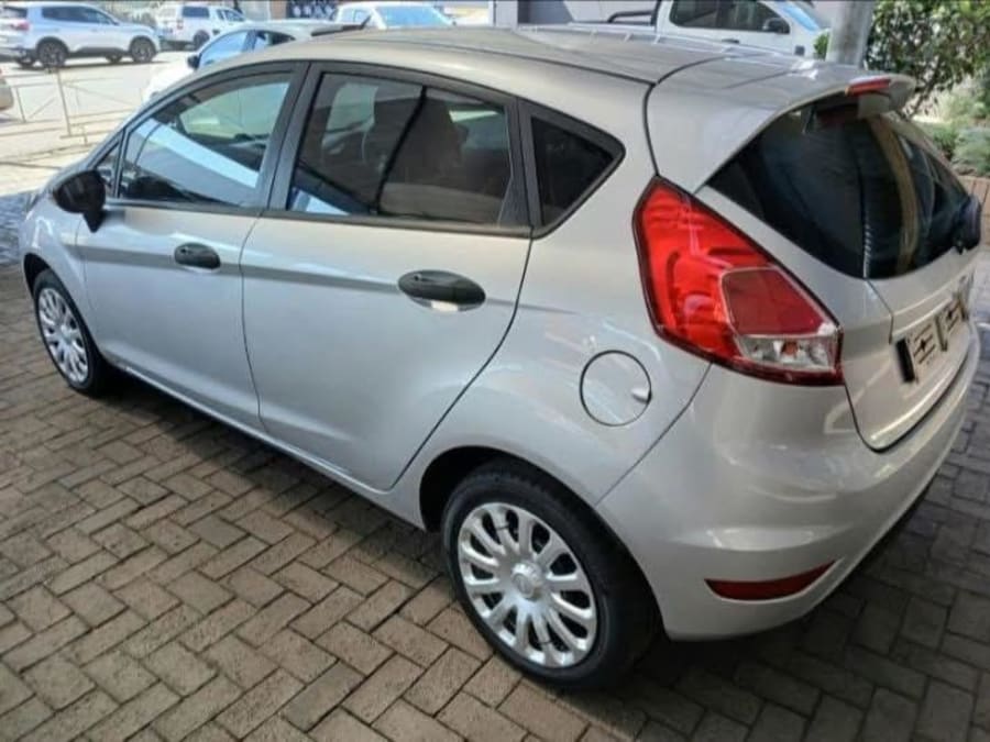 2013 Ford Fiesta 5-door 1.4 Ambiente — photo 7