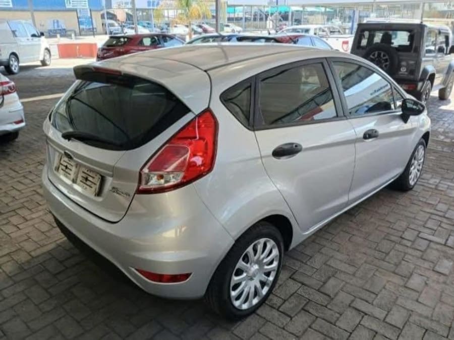 2013 Ford Fiesta 5-door 1.4 Ambiente — photo 8