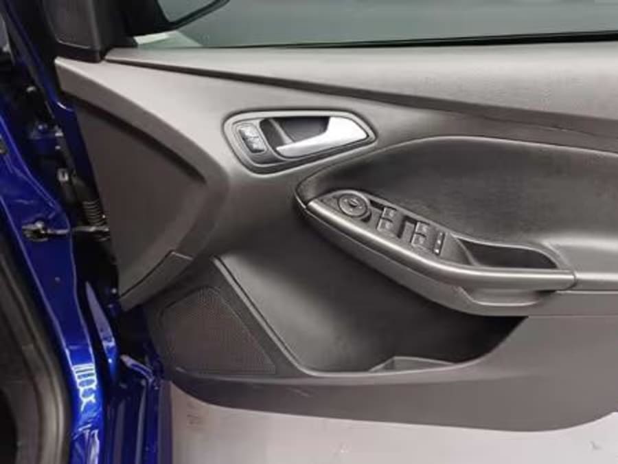 2017 Ford Focus 1.0 EcoBoost Trend Auto 5-dr — photo 5