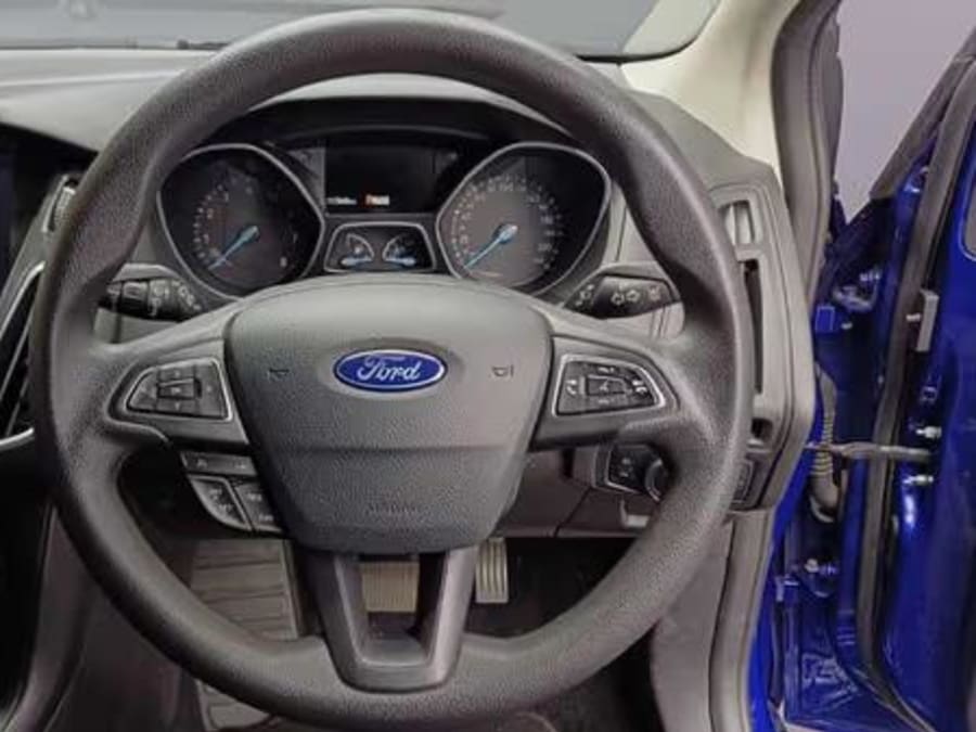 2017 Ford Focus 1.0 EcoBoost Trend Auto 5-dr — photo 7
