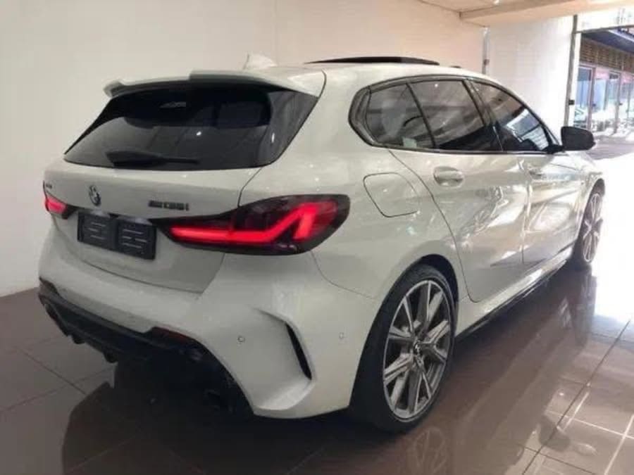 2019 BMW 1 Series M135i xDrive — photo 10