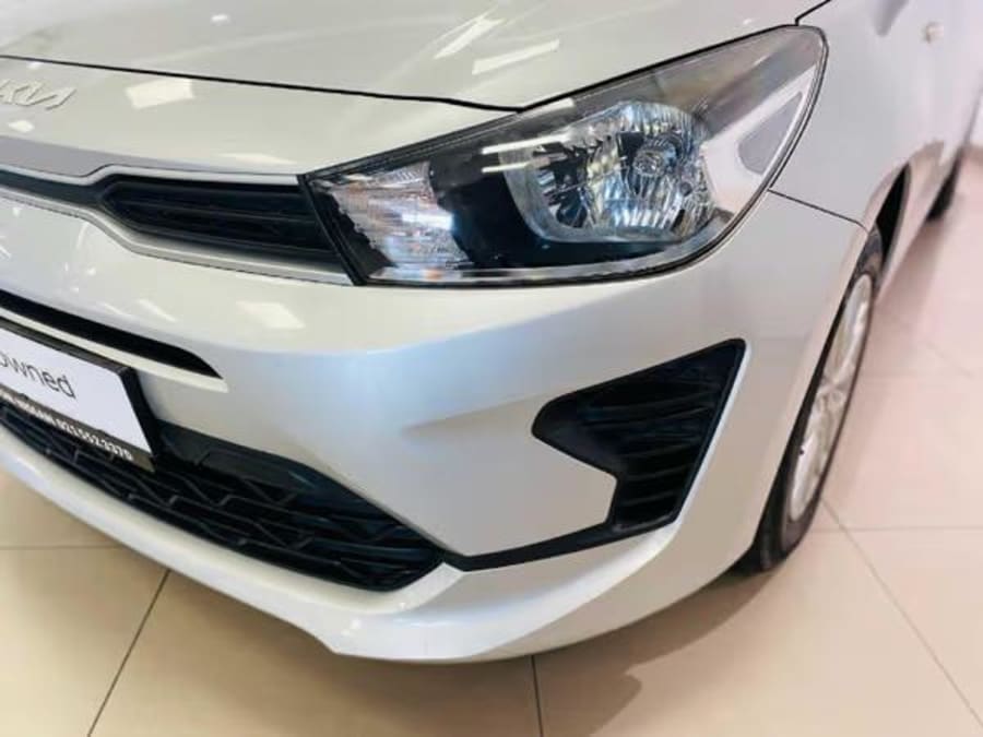 2022 Kia Rio 1.2 LS 5-dr — photo 3