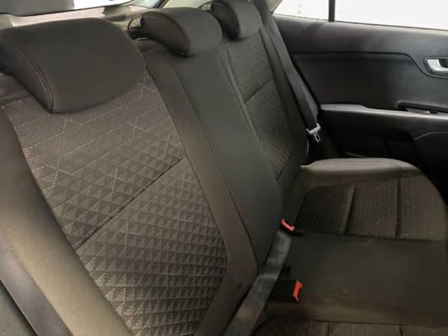 2022 Kia Rio 1.2 LS 5-dr — photo 8