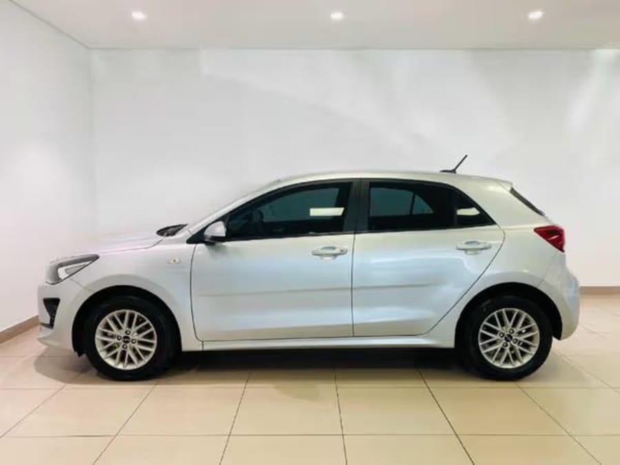 2022 Kia Rio 1.2 LS 5-dr — photo 9