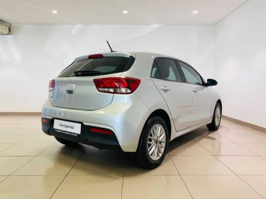 2022 Kia Rio 1.2 LS 5-dr — photo 10