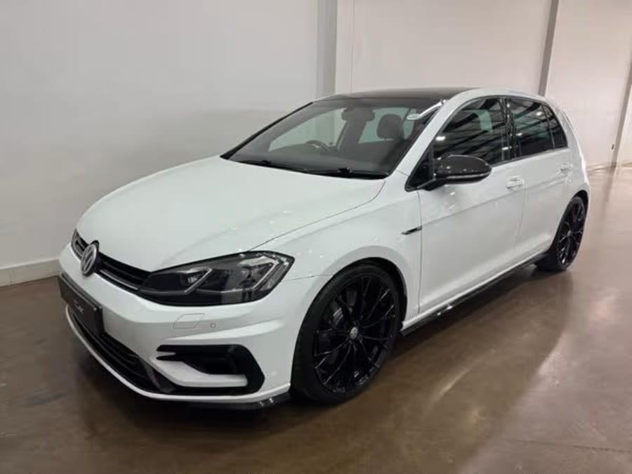 2017 Volkswagen Golf VII R — photo 2