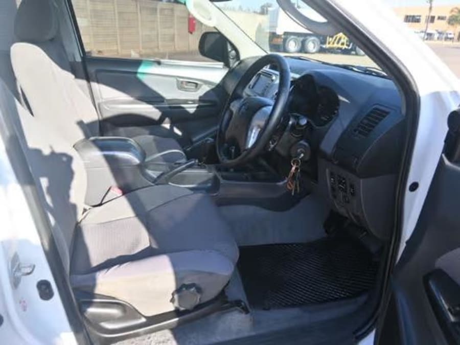 2014 Toyota Hilux 3.0 D-4D Raider Raised Body Auto Double-Cab — photo 9