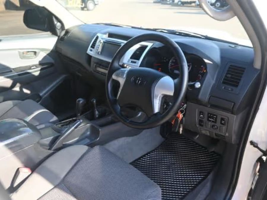 2014 Toyota Hilux 3.0 D-4D Raider Raised Body Auto Double-Cab — photo 10