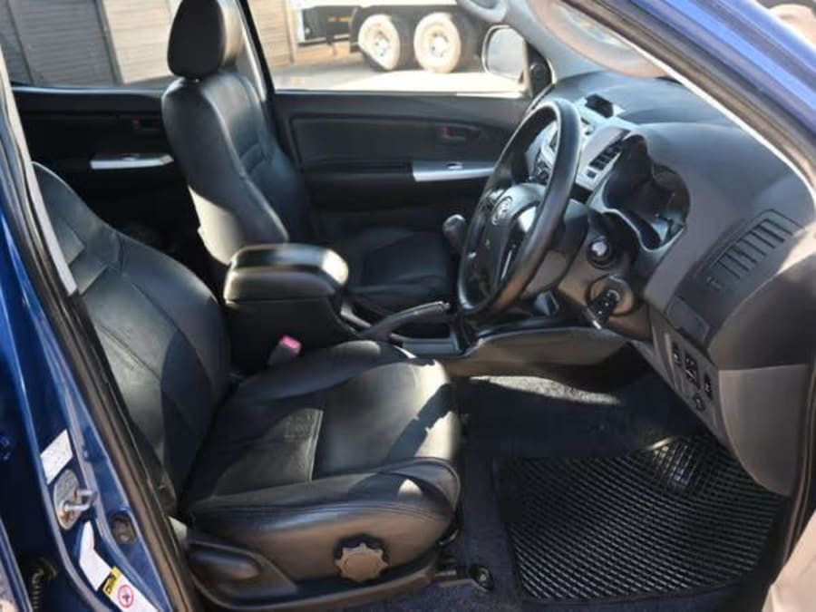2012 Toyota Hilux 2.7 VVTi Raider Raised Body Double-Cab — photo 6