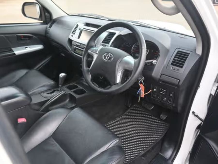 2015 Toyota Hilux 3.0 D-4D Legend 45 Raised Body Double-Cab — photo 9