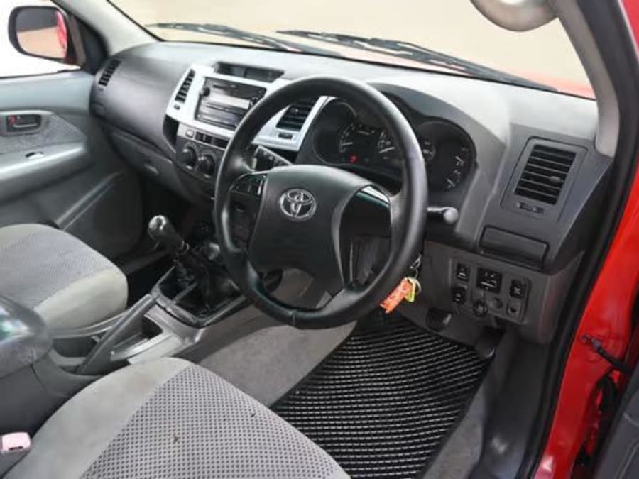 2011 Toyota Hilux 2.5 D-4D SRX 4x4 Double-Cab — photo 7