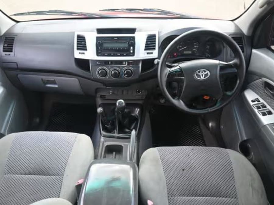 2011 Toyota Hilux 2.5 D-4D SRX 4x4 Double-Cab — photo 10