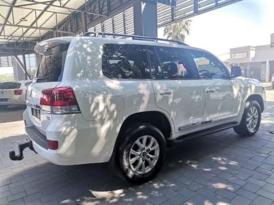 2019 Toyota Land Cruiser 200 4.5 D V8 VX-R Auto — photo 8