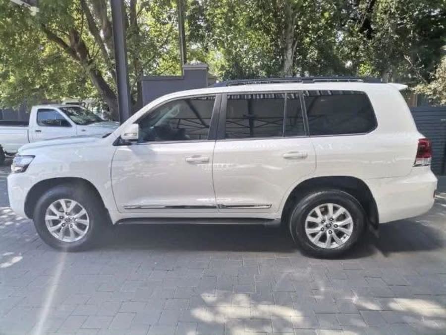 2019 Toyota Land Cruiser 200 4.5 D V8 VX-R Auto — photo 10