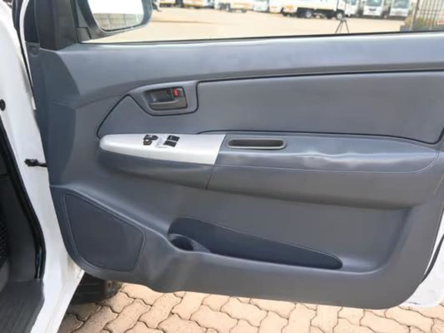 2012 Toyota Hilux 2.5 D-4D Single-Cab — photo 5