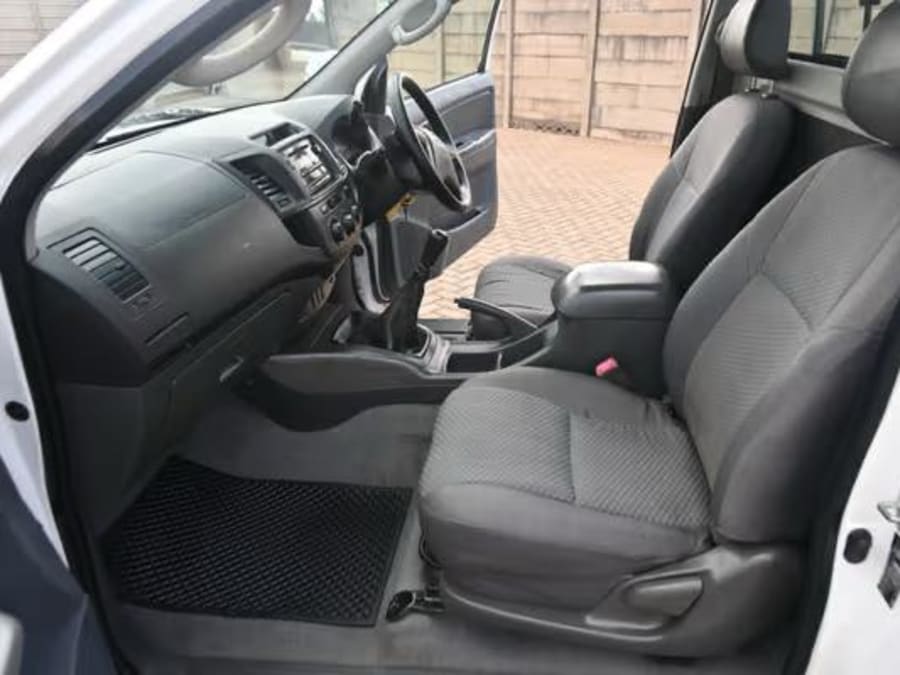 2012 Toyota Hilux 2.5 D-4D Single-Cab — photo 6