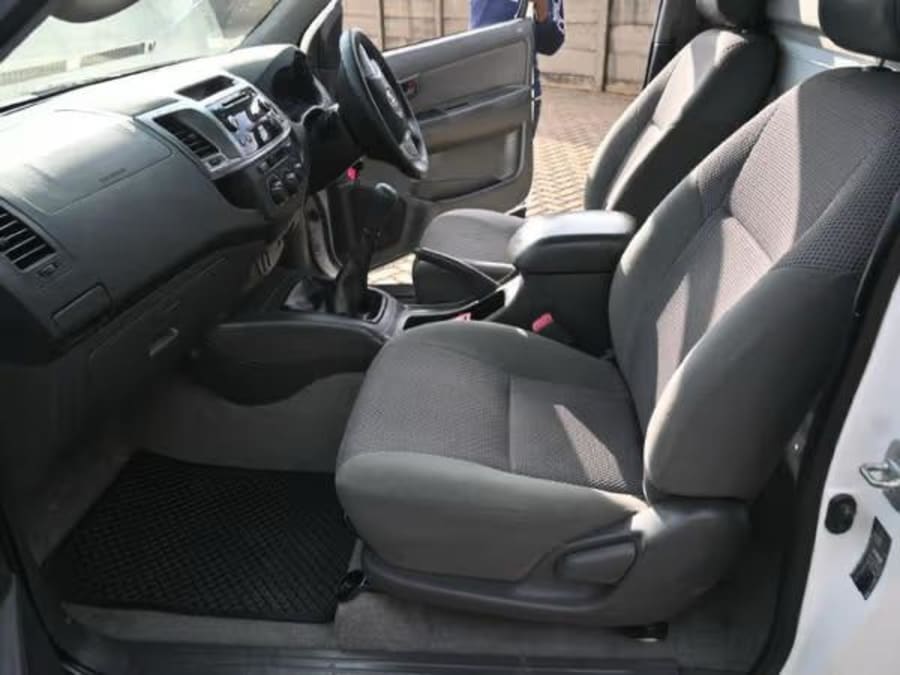 2014 Toyota Hilux 3.0 D-4D Raider Raised Body Single-Cab — photo 9