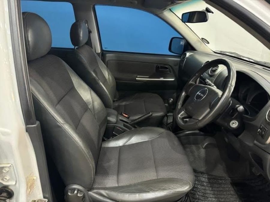 2010 Isuzu KB 300D-Teq Double Cab LX — photo 4