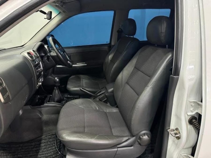 2010 Isuzu KB 300D-Teq Double Cab LX — photo 5