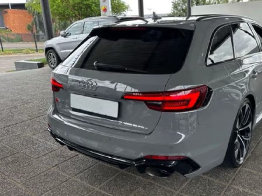 2020 Audi RS4 Avant Quattro — photo 5