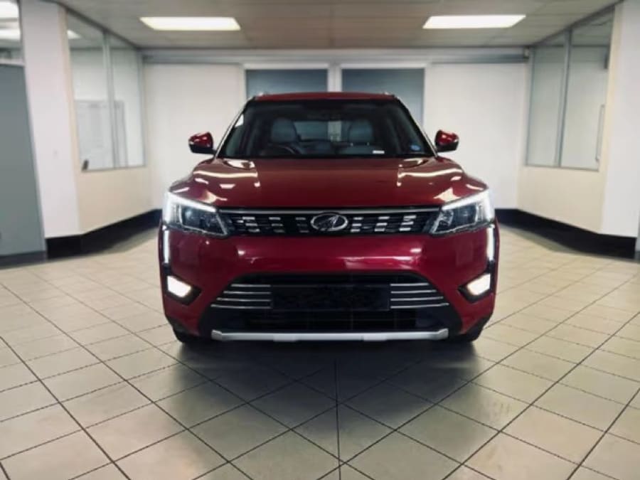 2021 Mahindra XUV 300 1.5D | W8 — photo 2