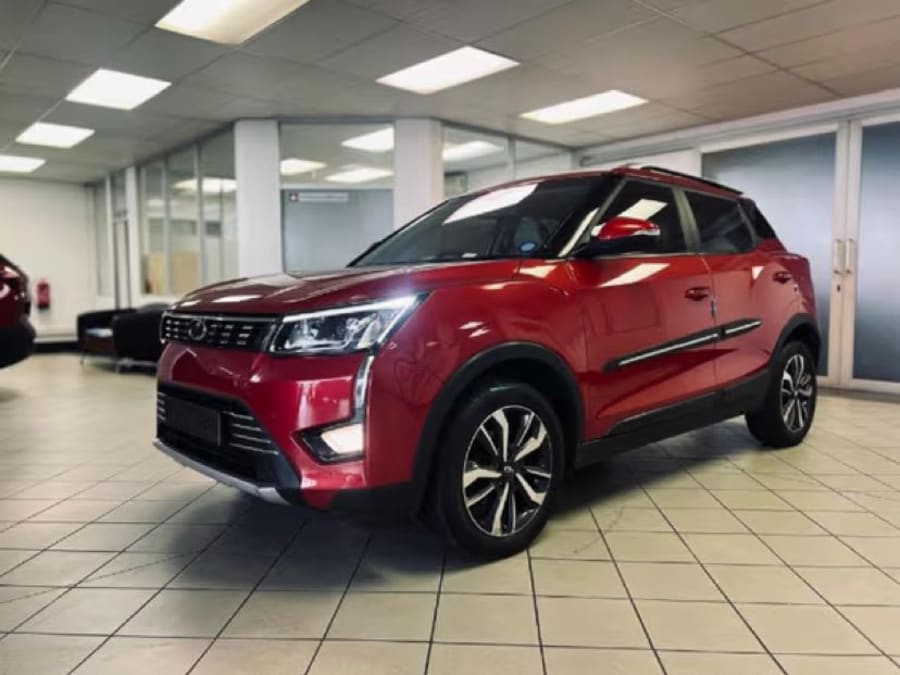 2021 Mahindra XUV 300 1.5D | W8 — photo 3