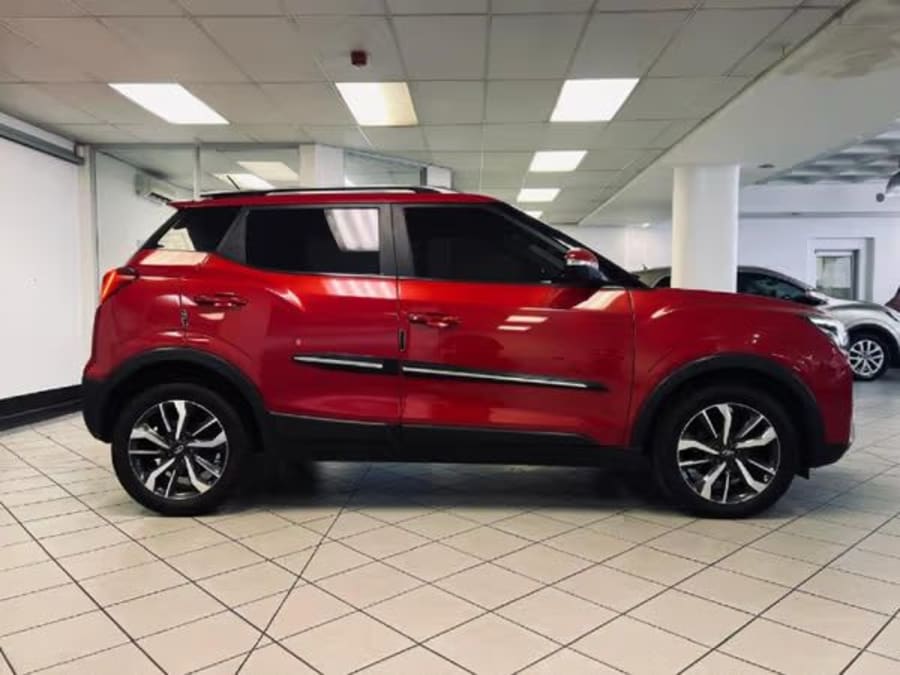 2021 Mahindra XUV 300 1.5D | W8 — photo 4
