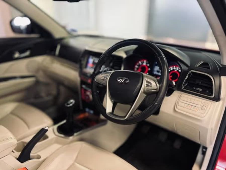2021 Mahindra XUV 300 1.5D | W8 — photo 5