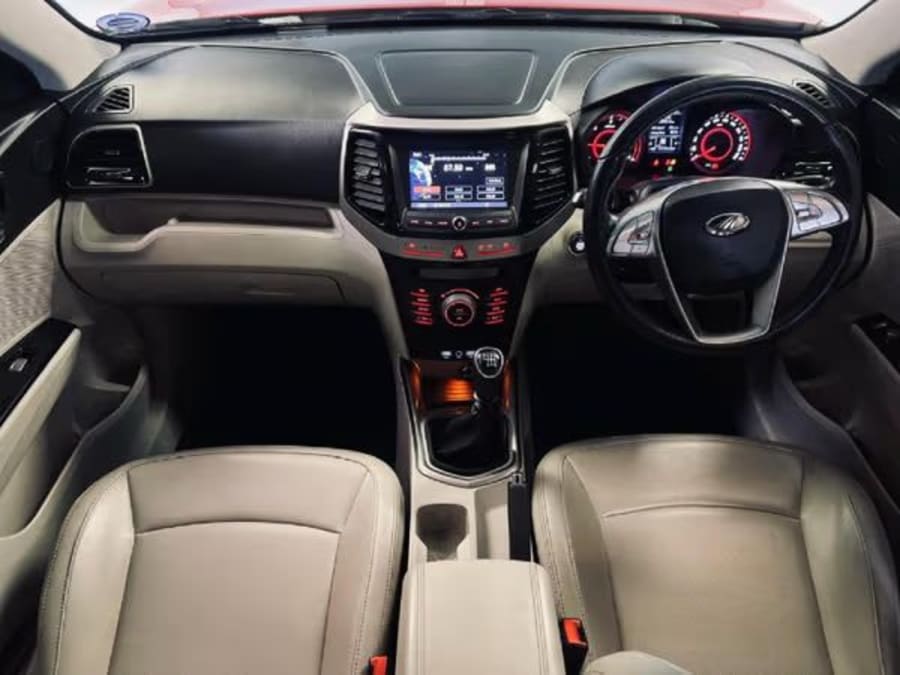 2021 Mahindra XUV 300 1.5D | W8 — photo 6