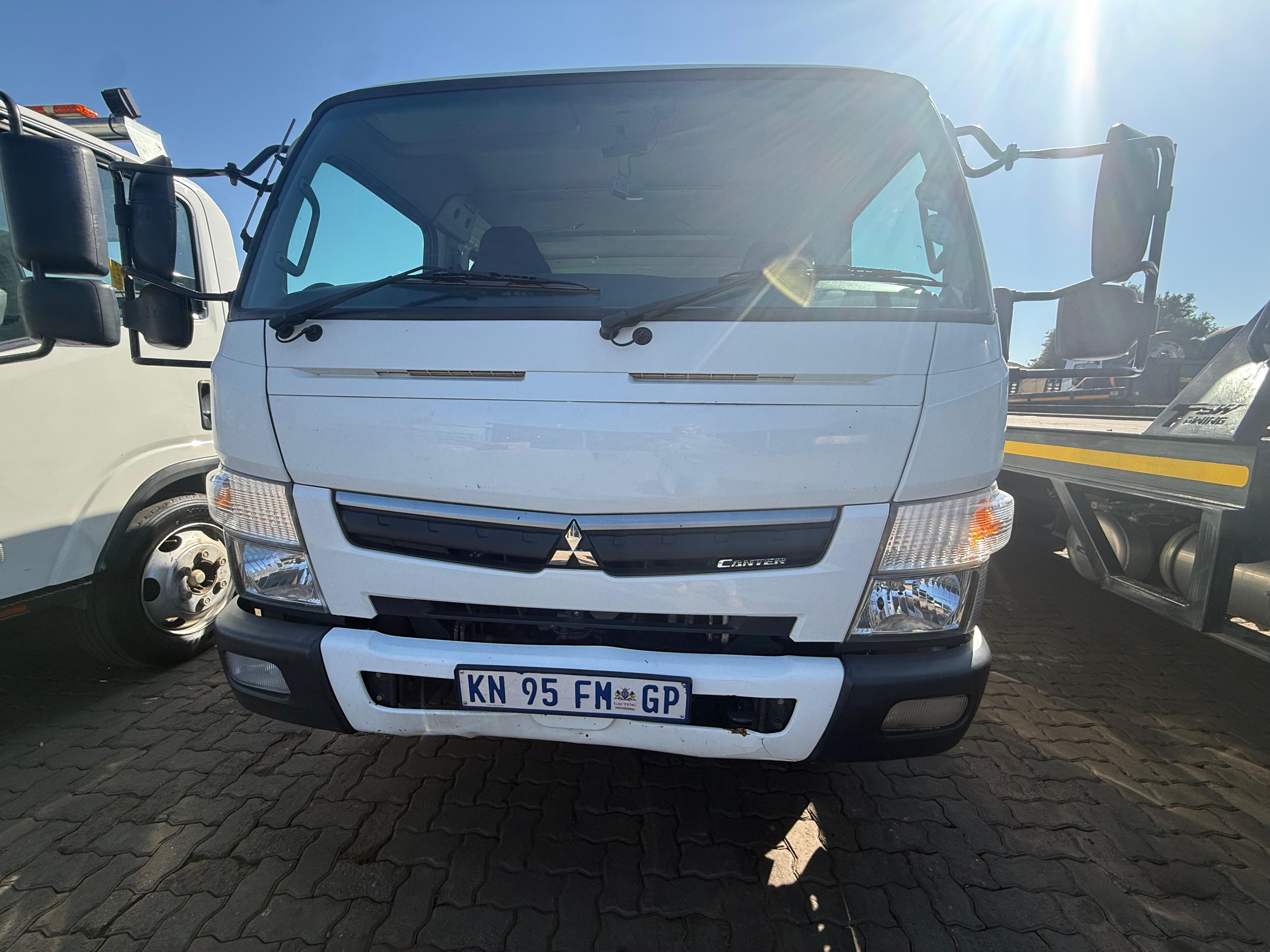2022 Fuso 2022 FUSO CANTER ROLLBACK (SN5773)
