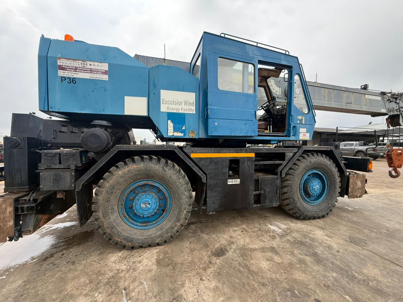 Vehicle image 10