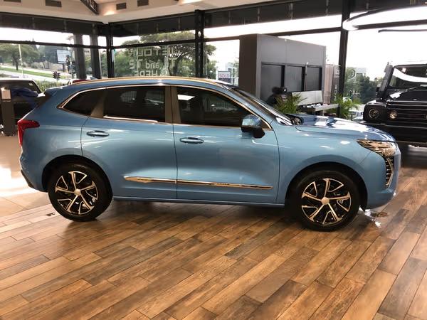 Vehicle image 10