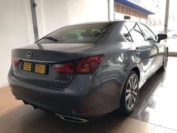 Vehicle image 9